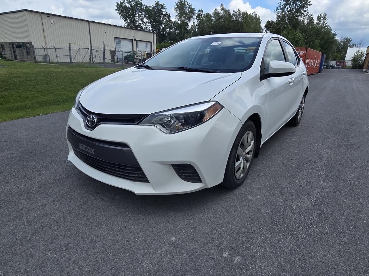 2015 Toyota Corolla LE Photo