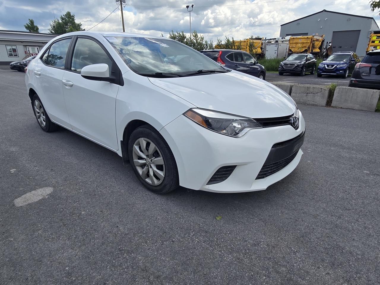 2015 Toyota Corolla LE Photo