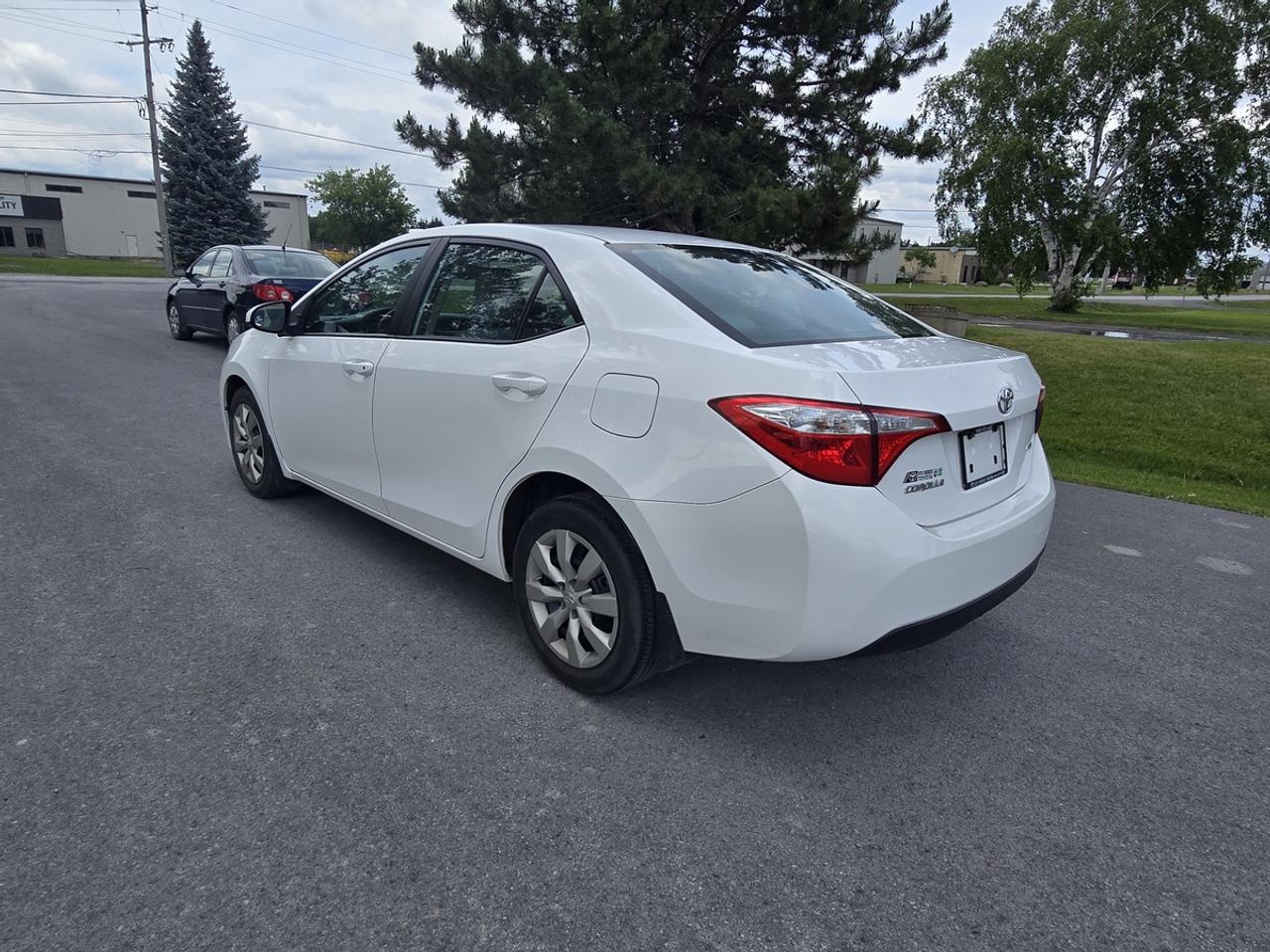 2015 Toyota Corolla LE Photo