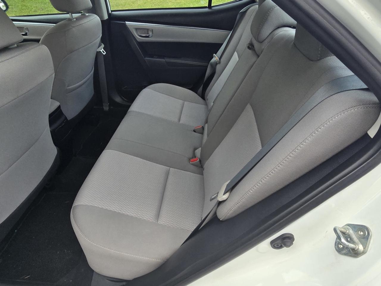 2015 Toyota Corolla LE Photo