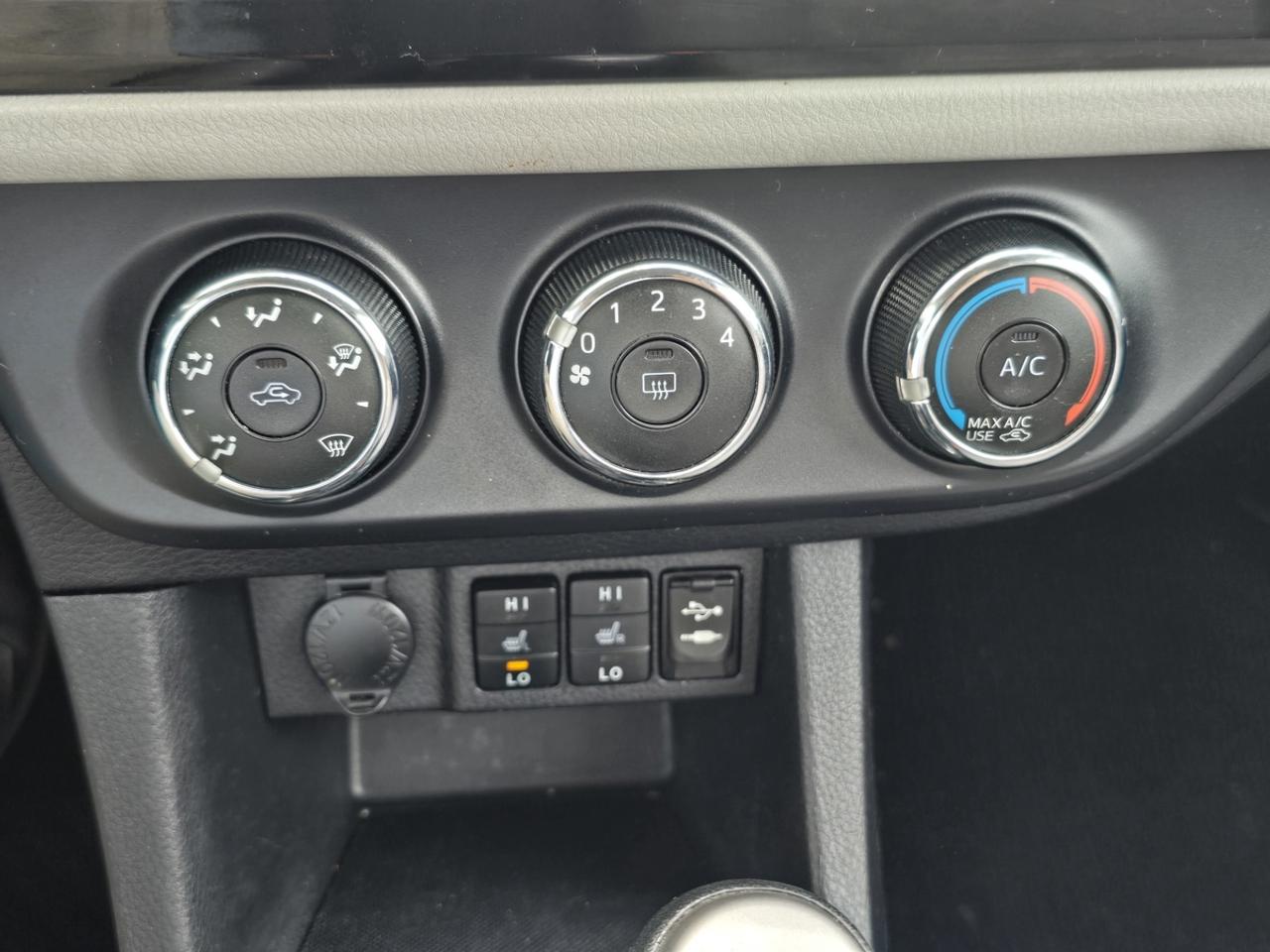 2015 Toyota Corolla LE Photo