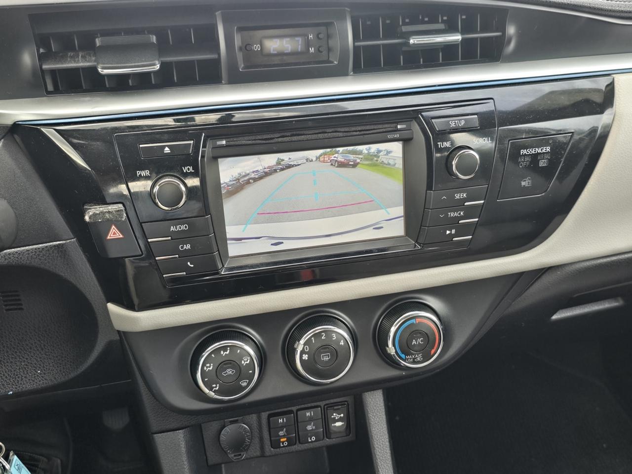 2015 Toyota Corolla LE Photo
