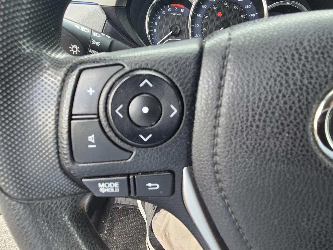 2015 Toyota Corolla LE Photo