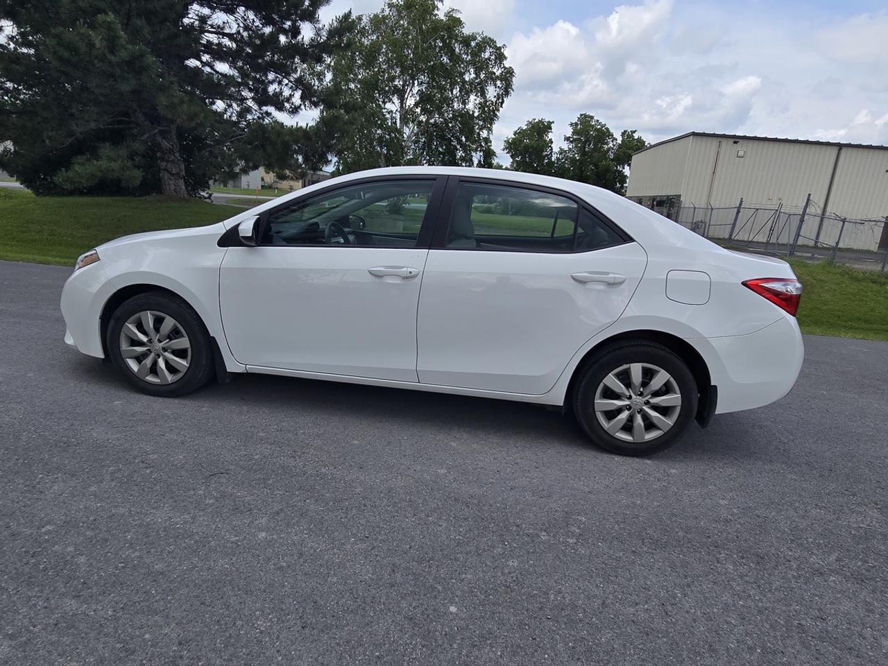 2015 Toyota Corolla LE Photo