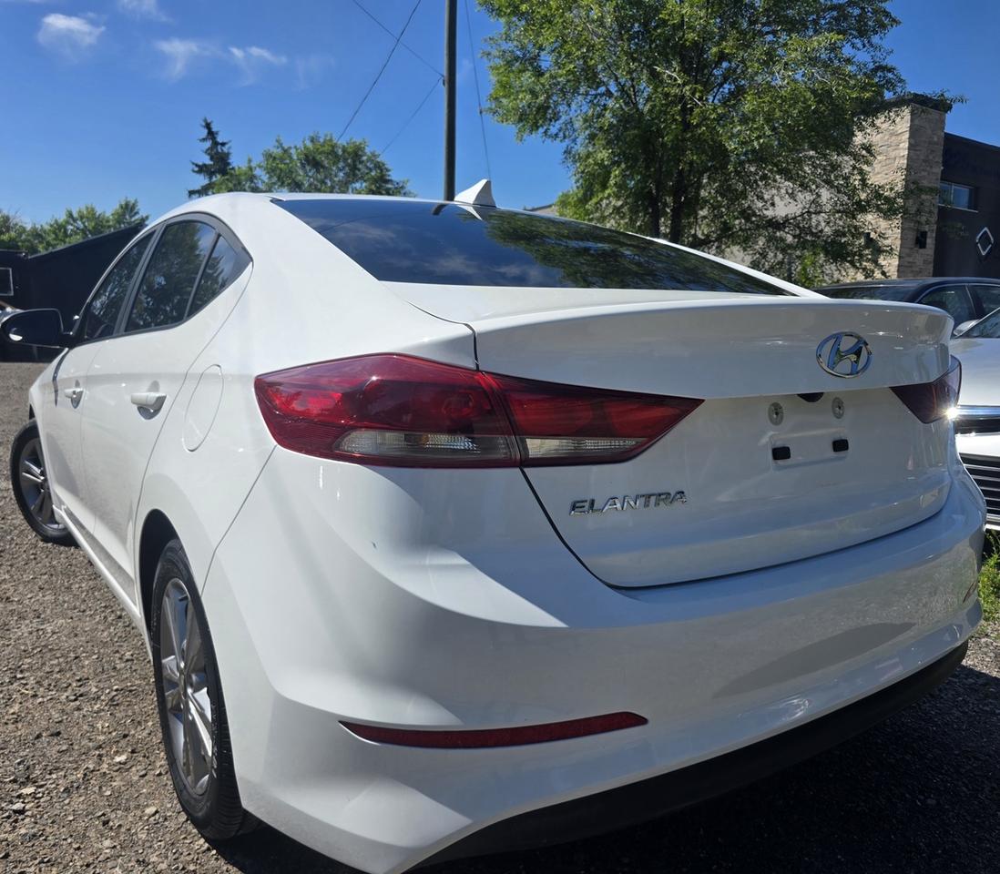 2018 Hyundai Elantra SEL Photo4