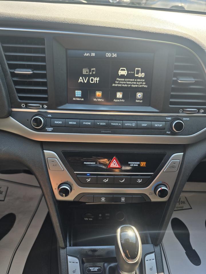 2018 Hyundai Elantra SEL Photo