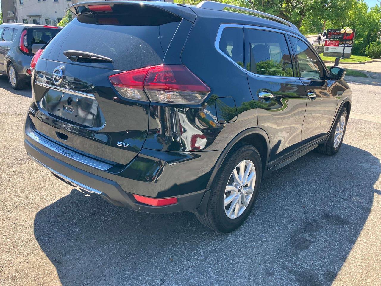 2018 Nissan Rogue SV Photo