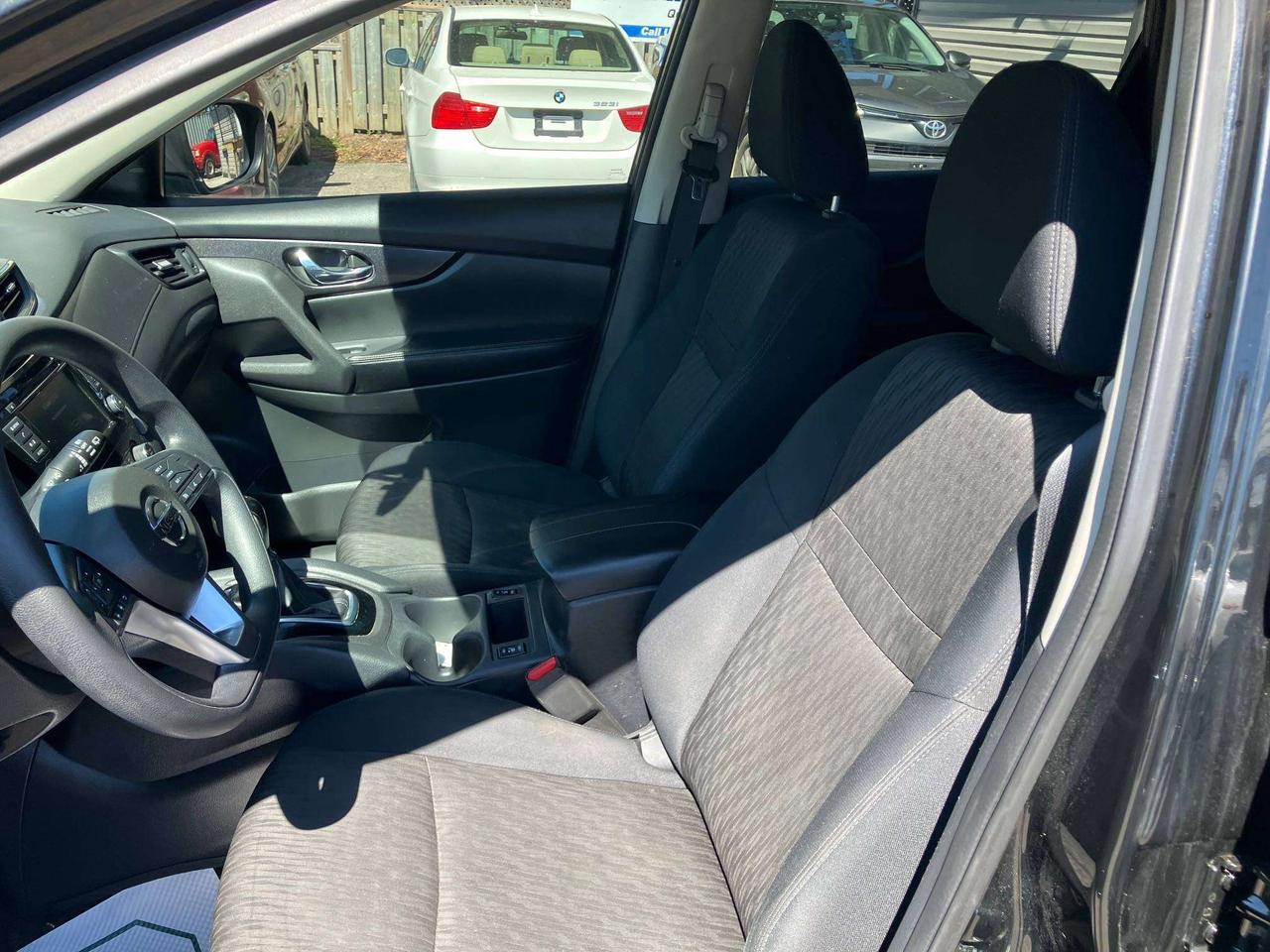 2018 Nissan Rogue SV Photo