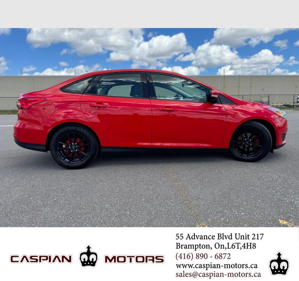2017 Ford Focus SE Photo3