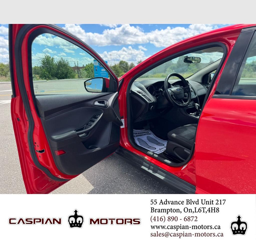 2017 Ford Focus SE Photo