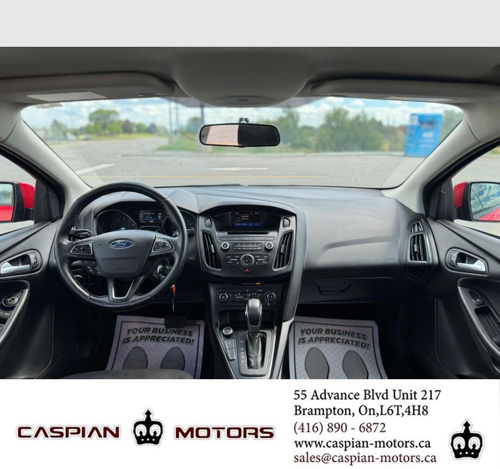2017 Ford Focus SE Photo
