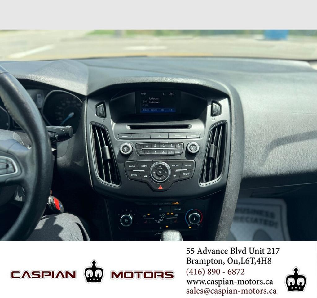 2017 Ford Focus SE Photo