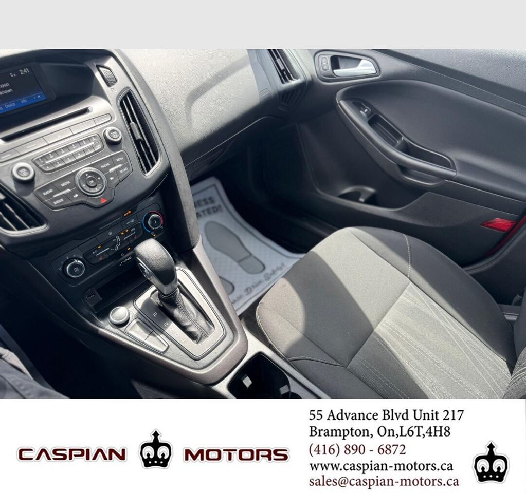 2017 Ford Focus SE Photo