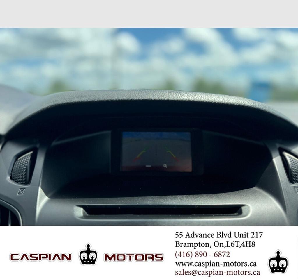 2017 Ford Focus SE Photo