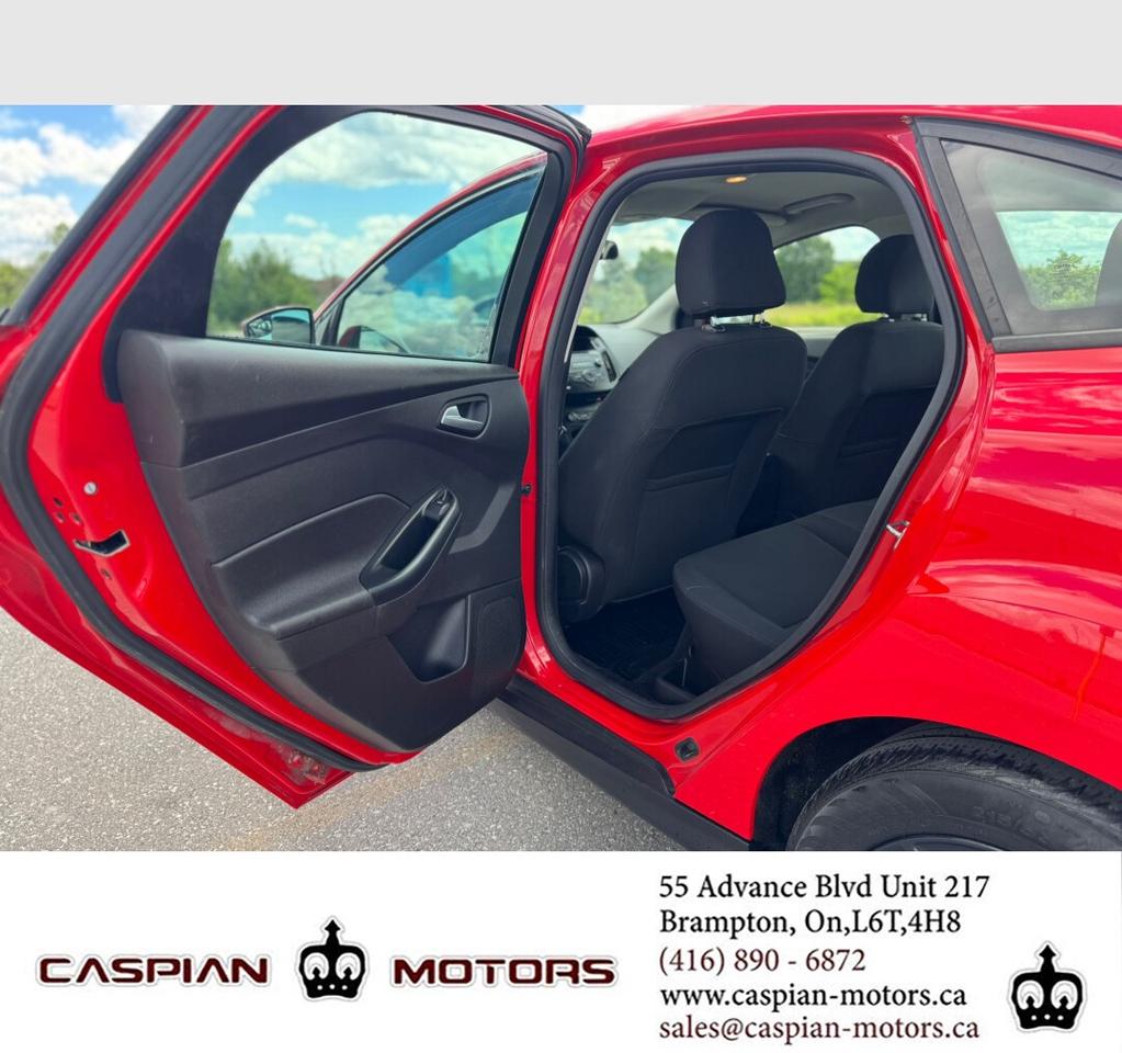 2017 Ford Focus SE Photo