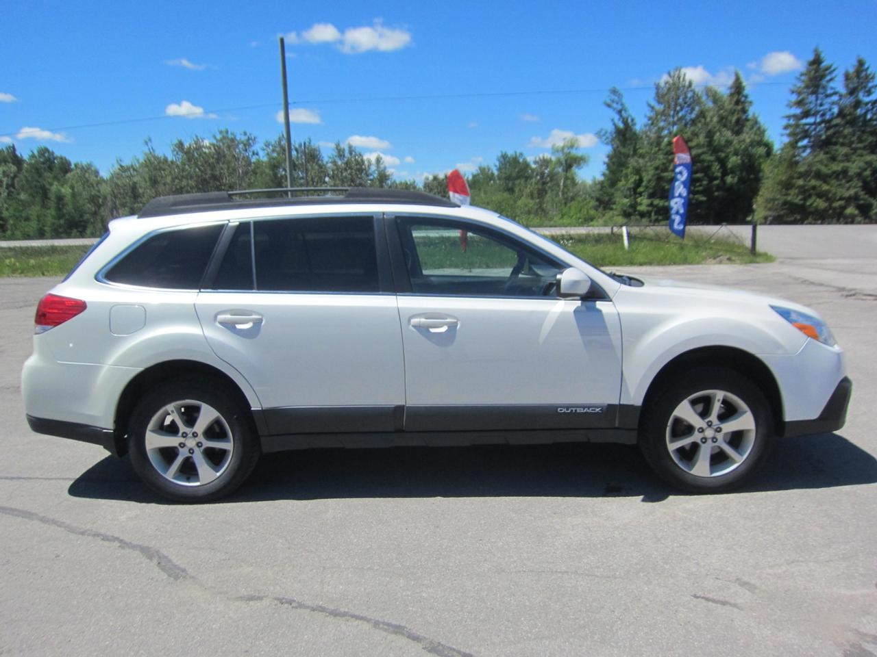 2014 Subaru Outback LIMITED Photo