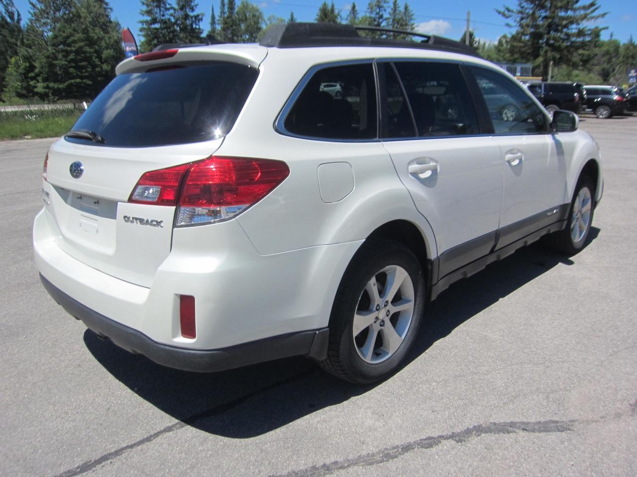 2014 Subaru Outback LIMITED Photo4