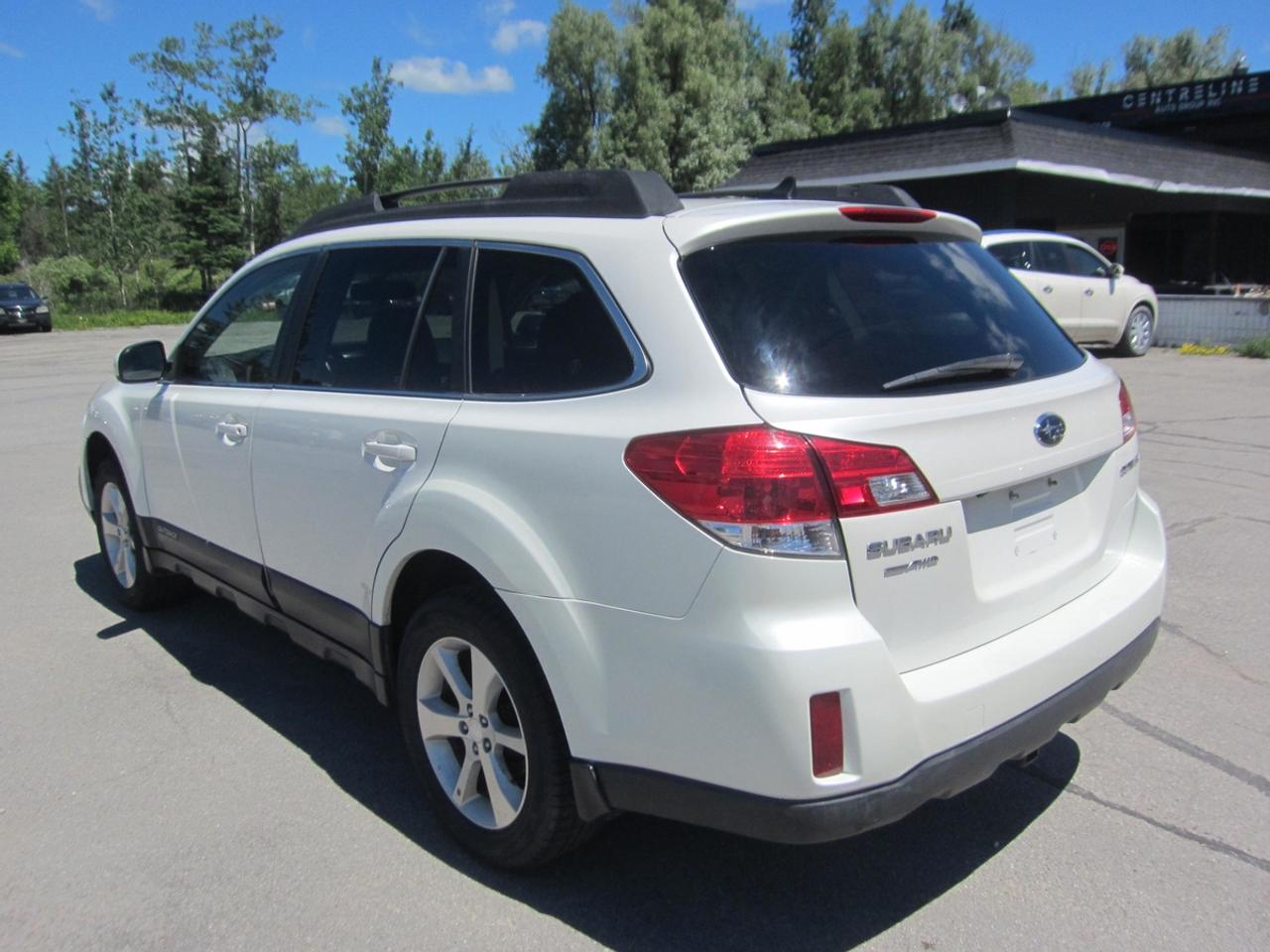 2014 Subaru Outback LIMITED Photo