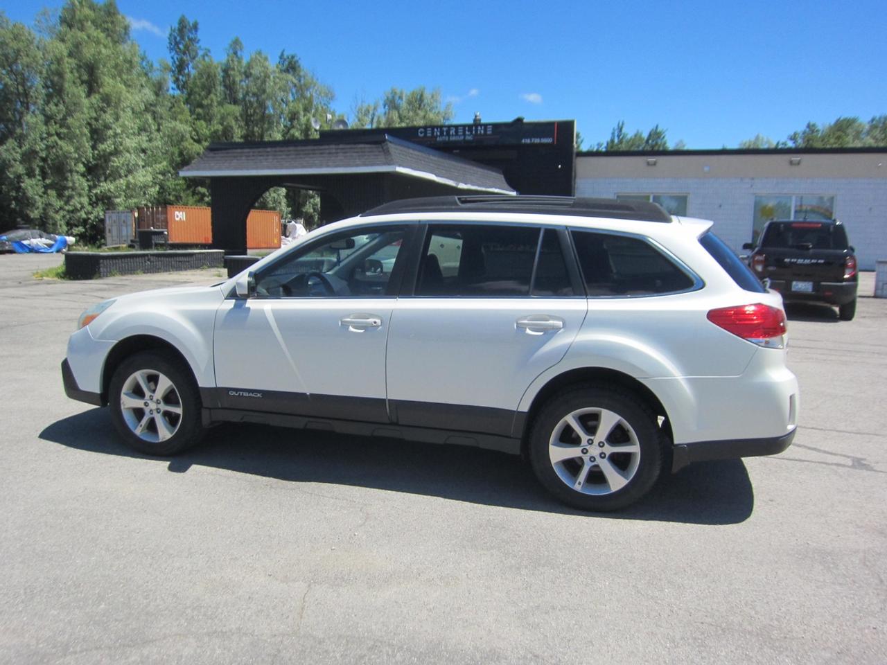2014 Subaru Outback LIMITED Photo