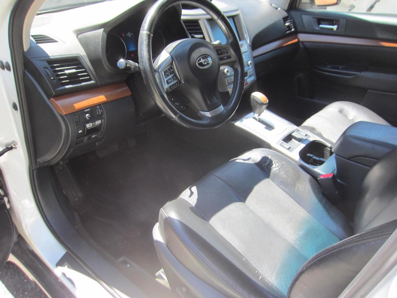 2014 Subaru Outback LIMITED Photo