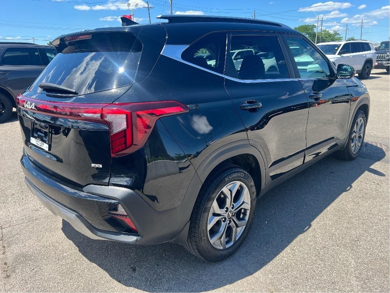 2025 Kia Seltos EX AWD Photo