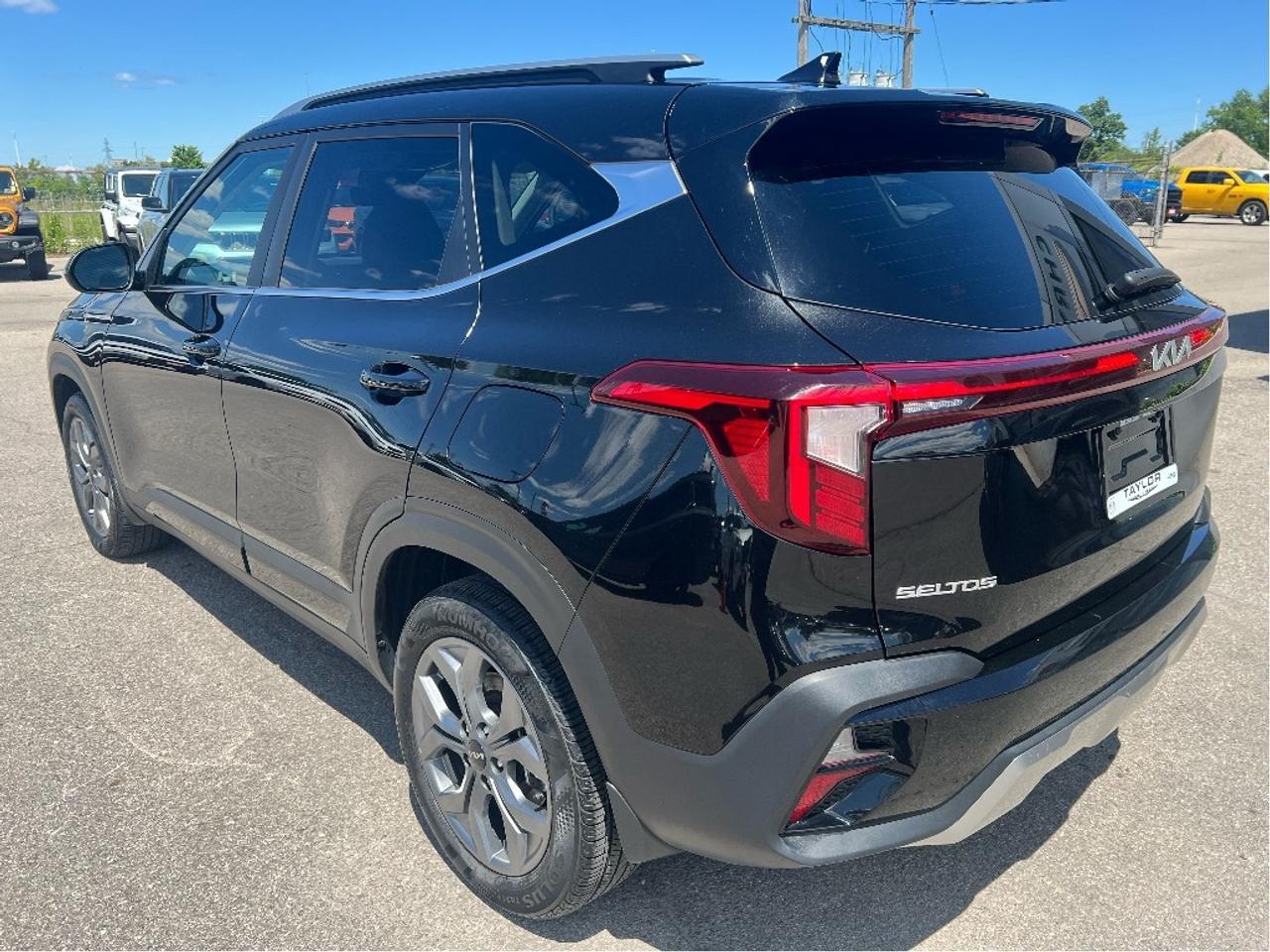 2025 Kia Seltos EX AWD Photo