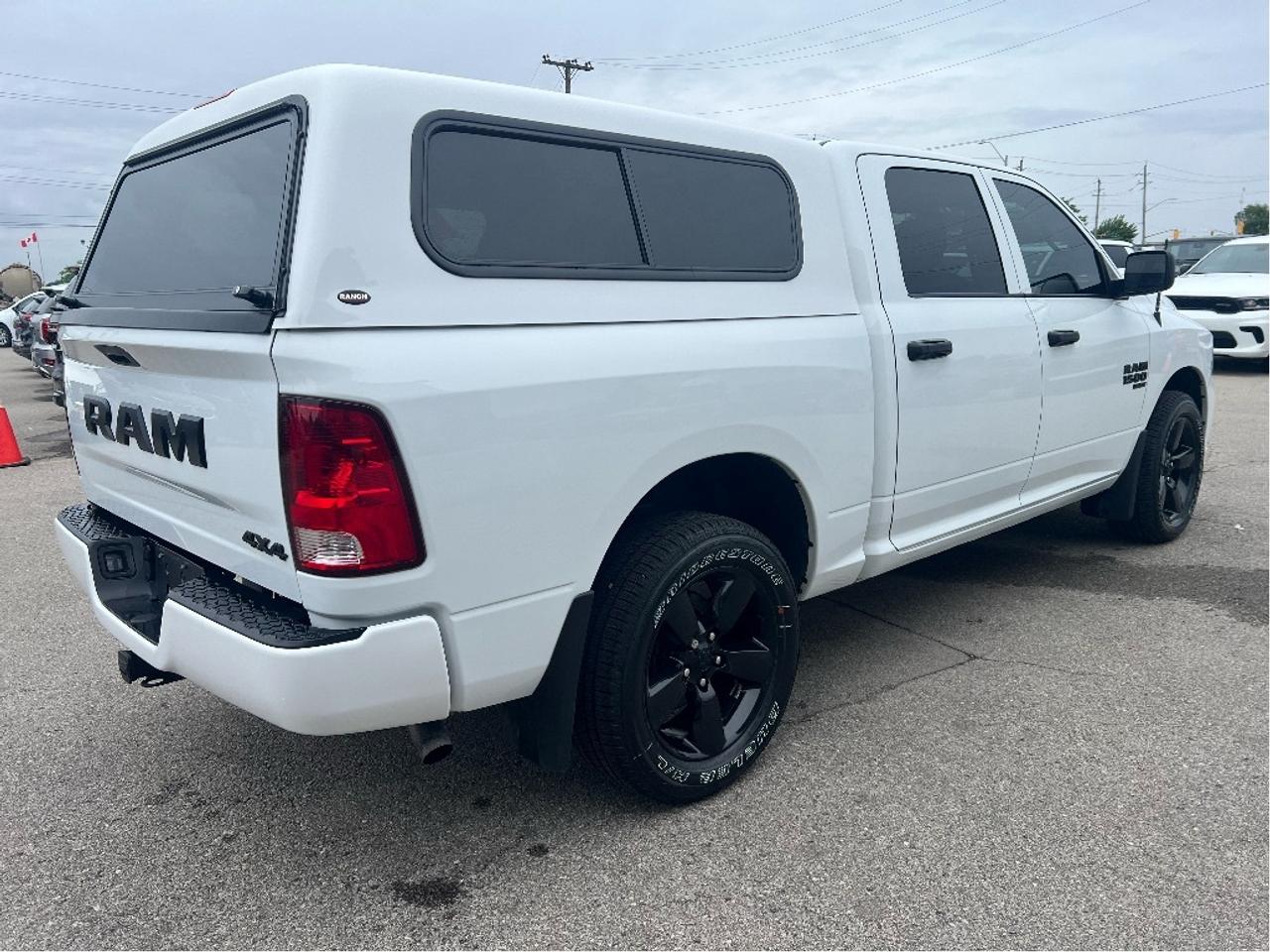 2023 RAM 1500 Classic Express Crew 4x4 V6 *CAP *LINER *HEATED SEATS Photo