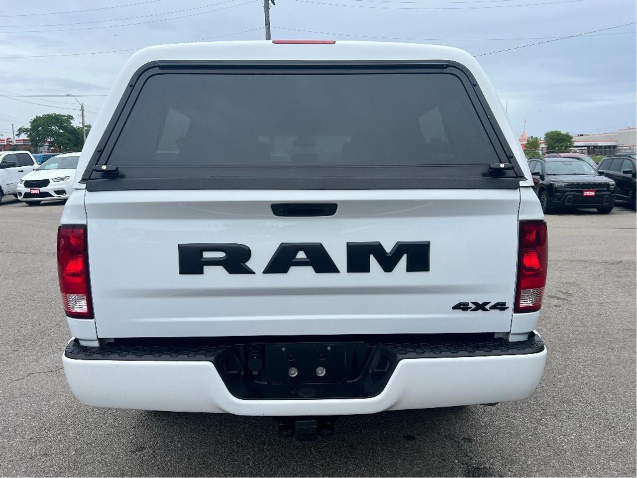 2023 RAM 1500 Classic Express Crew 4x4 V6 *CAP *LINER *HEATED SEATS Photo