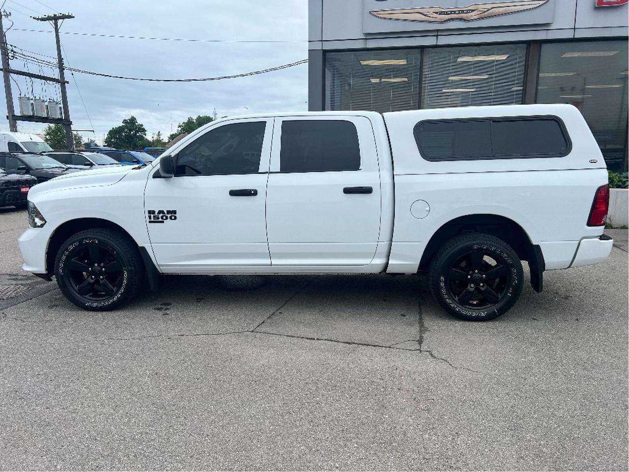 2023 RAM 1500 Classic Express Crew 4x4 V6 *CAP *LINER *HEATED SEATS Photo