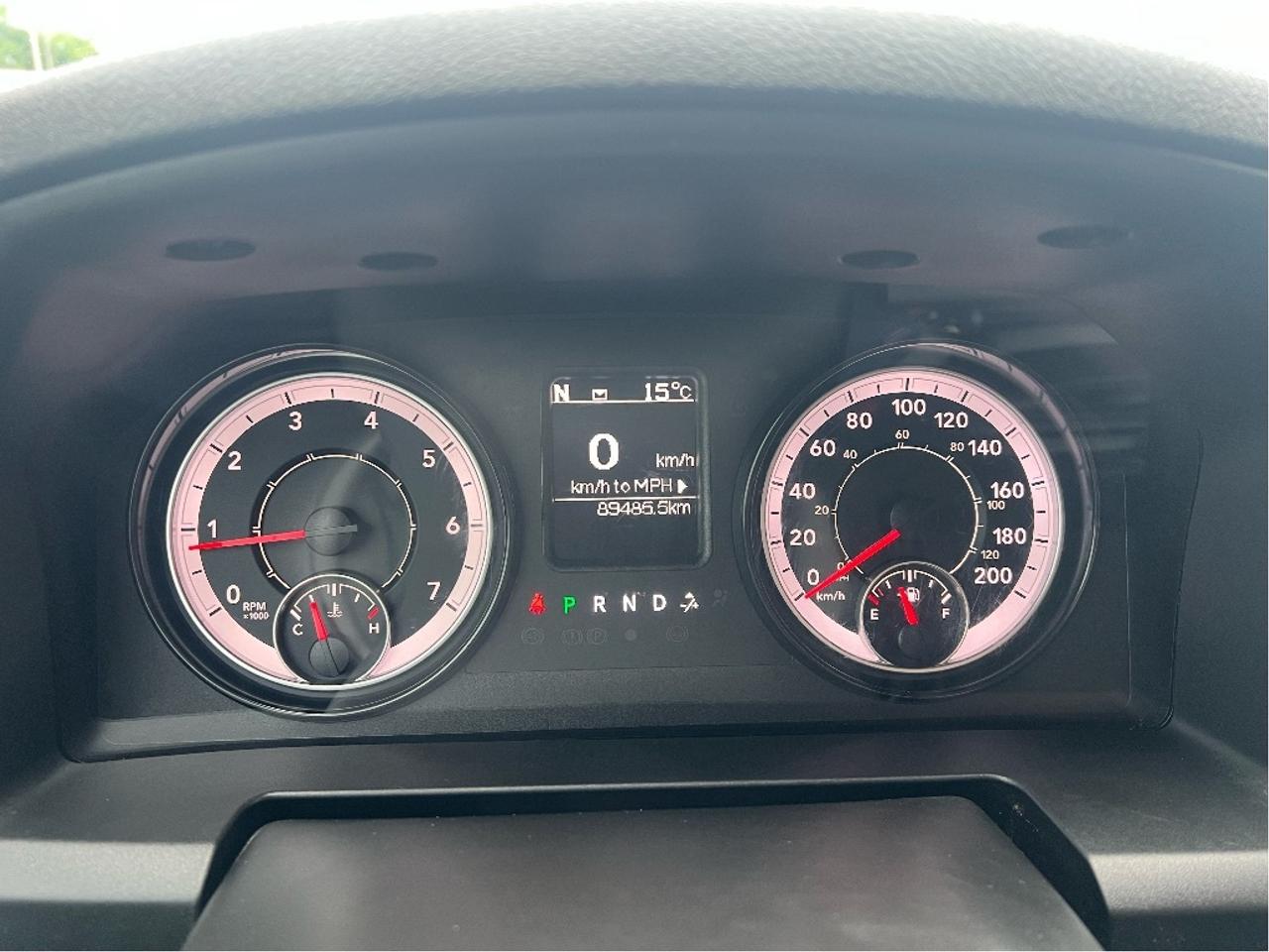 2023 RAM 1500 Classic Express Crew 4x4 V6 *CAP *LINER *HEATED SEATS Photo