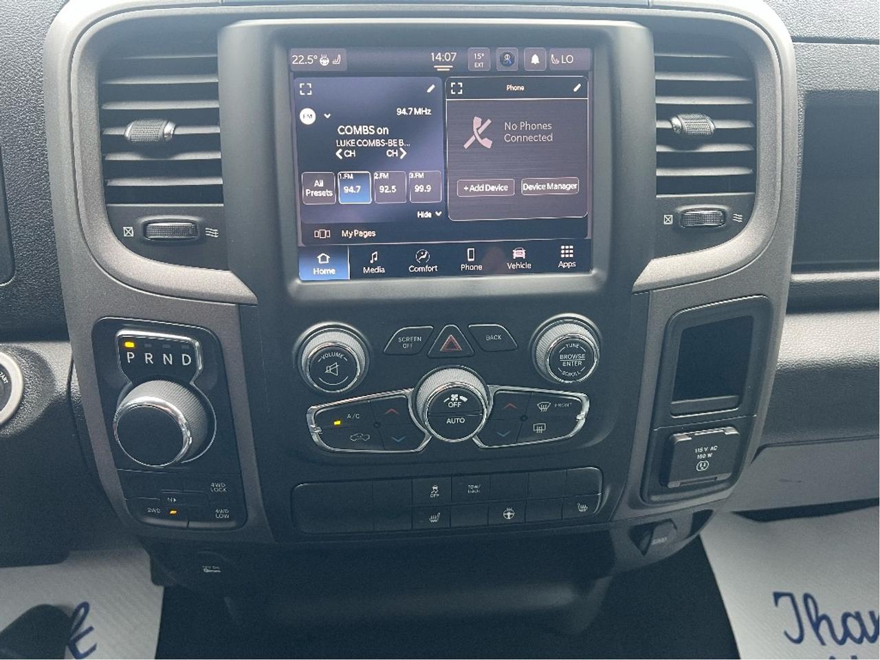 2023 RAM 1500 Classic Express Crew 4x4 V6 *CAP *LINER *HEATED SEATS Photo