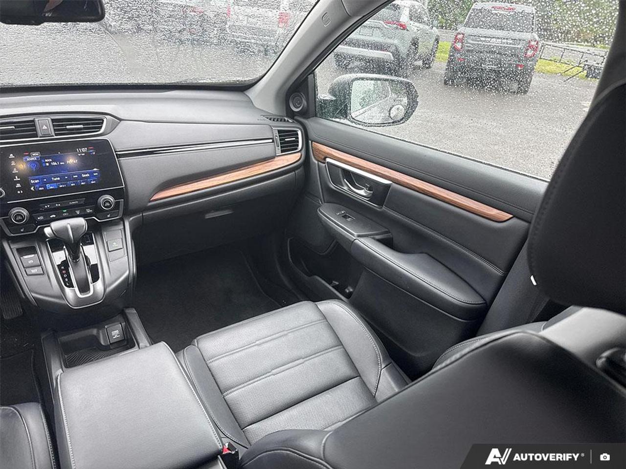2017 Honda CR-V Touring Photo