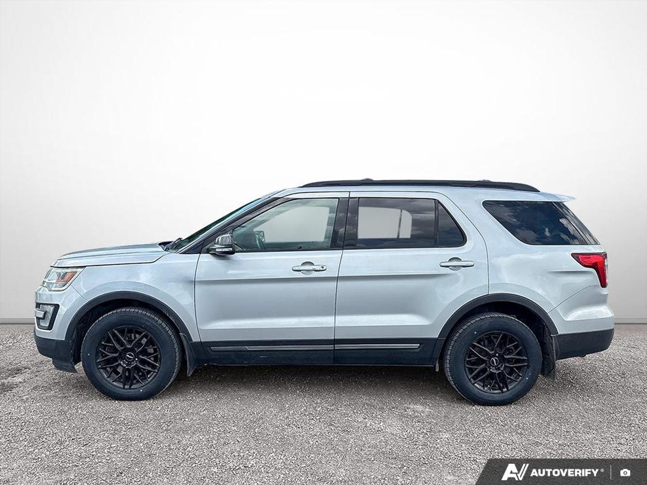 2017 Ford Explorer XLT Photo2