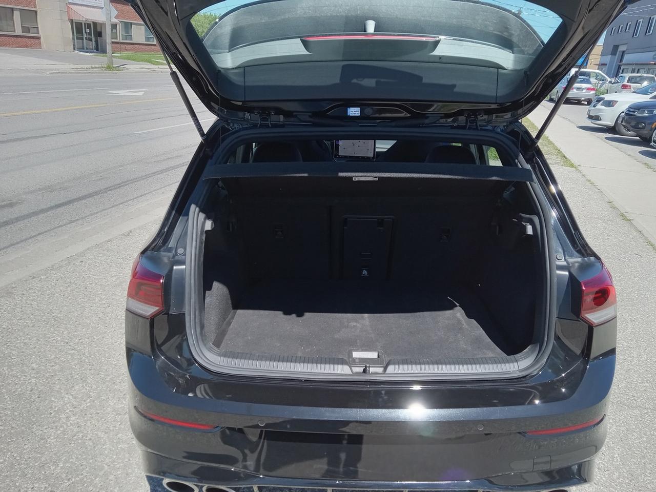 2025 Volkswagen Golf R BLACK EDITION Photo