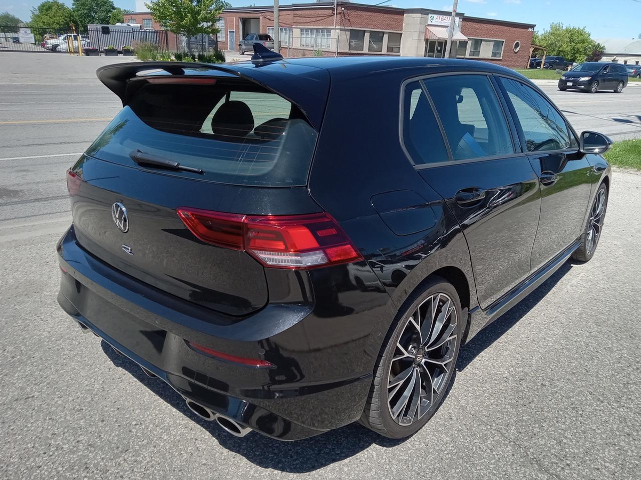 2025 Volkswagen Golf R BLACK EDITION Photo