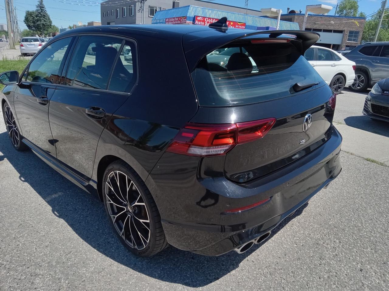 2025 Volkswagen Golf R BLACK EDITION Photo