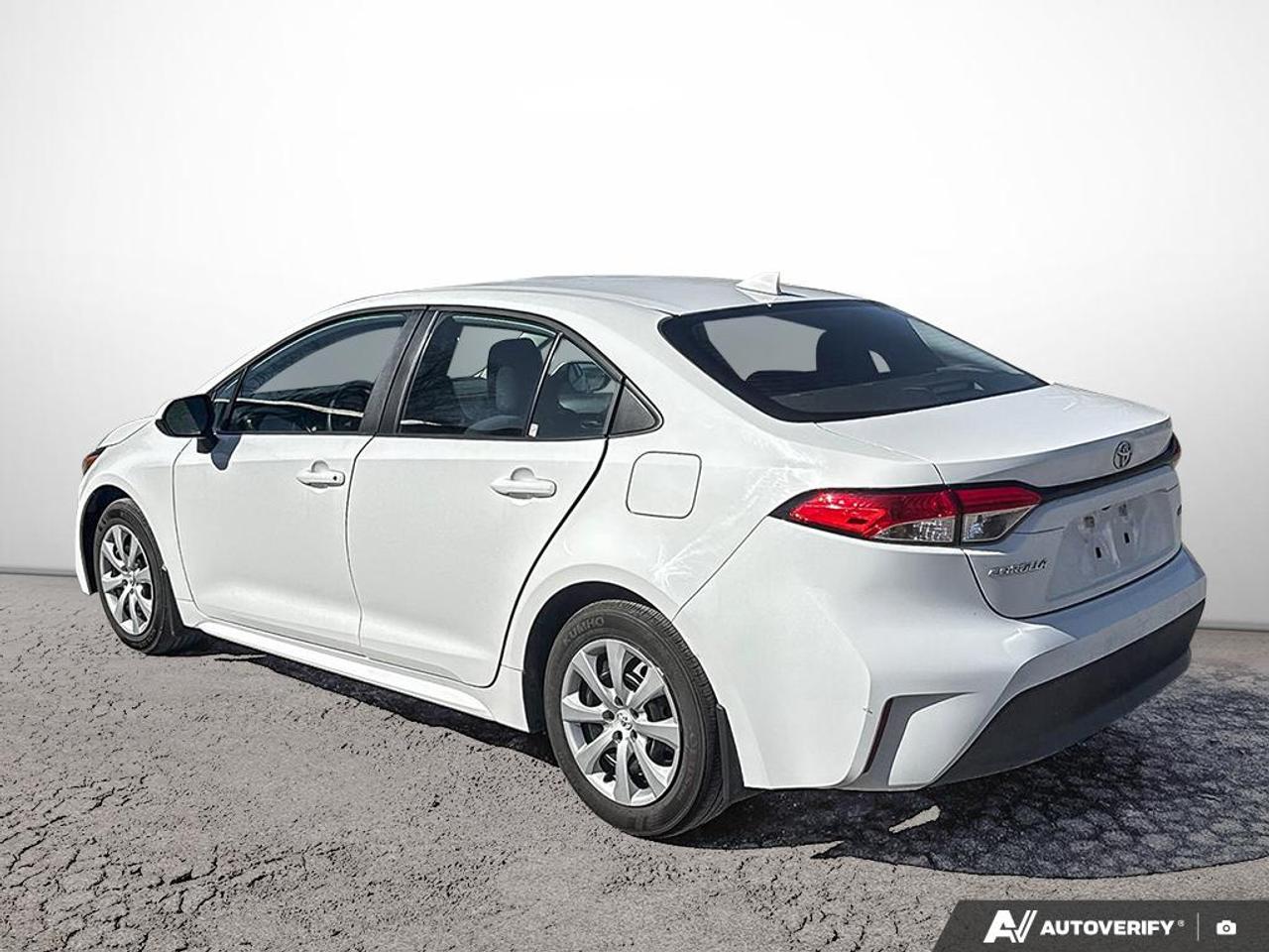 2024 Toyota Corolla LE Photo3