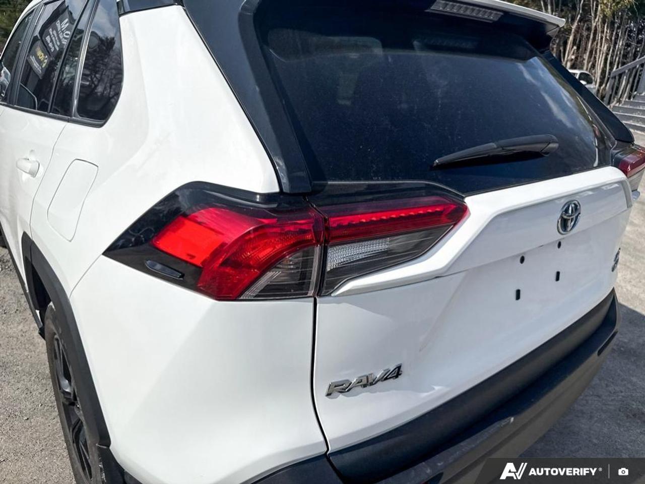 2021 Toyota RAV4 Hybrid XLE Photo