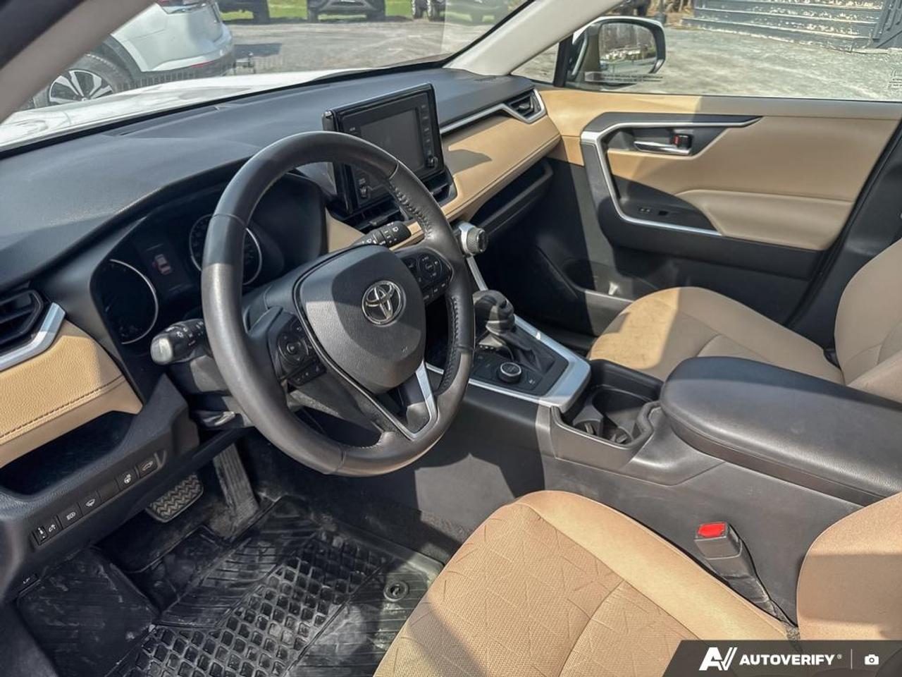 2021 Toyota RAV4 Hybrid XLE Photo