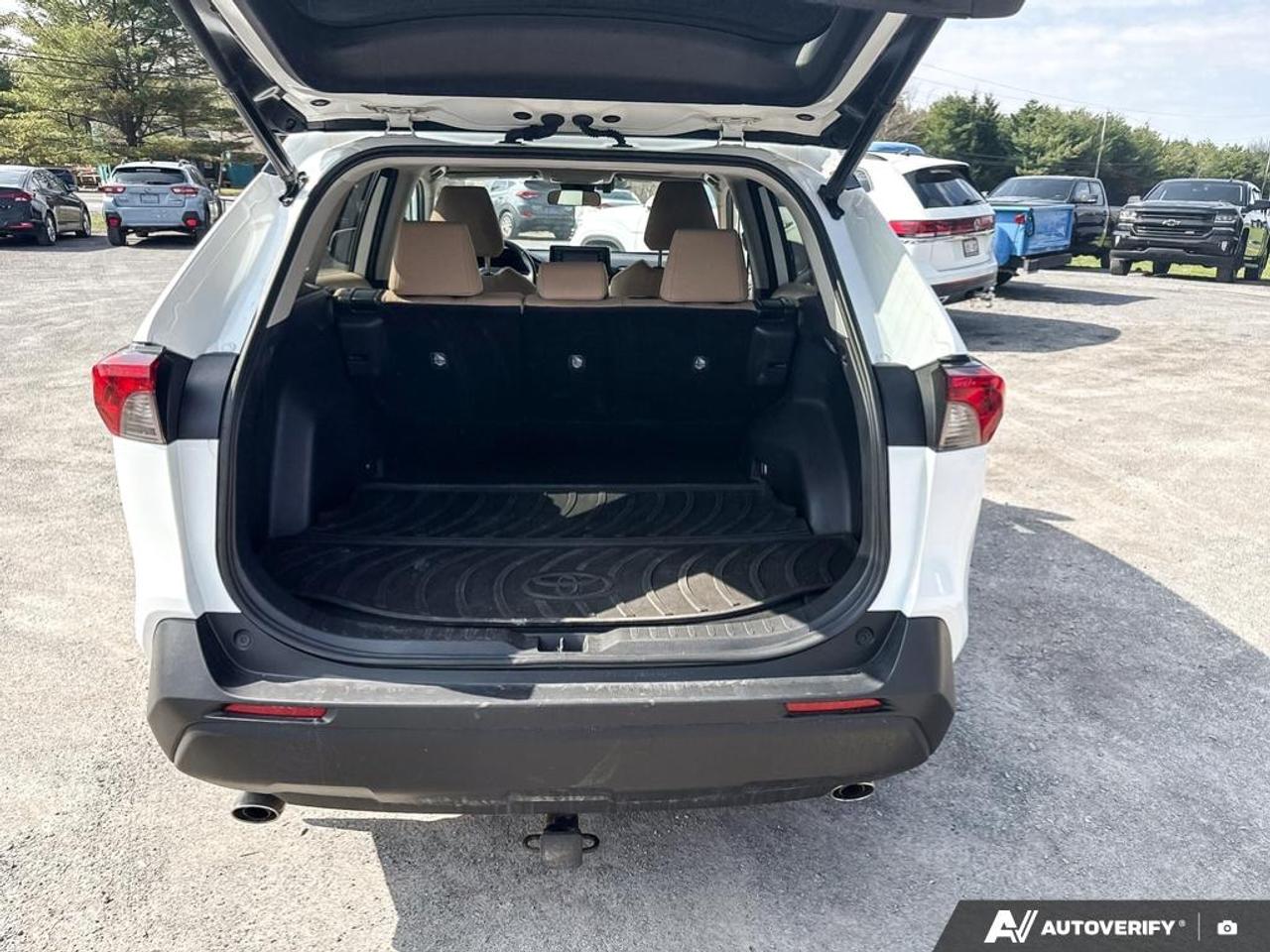 2021 Toyota RAV4 Hybrid XLE Photo