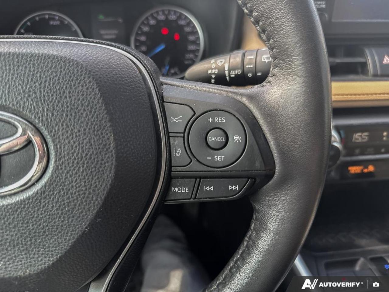 2021 Toyota RAV4 Hybrid XLE Photo