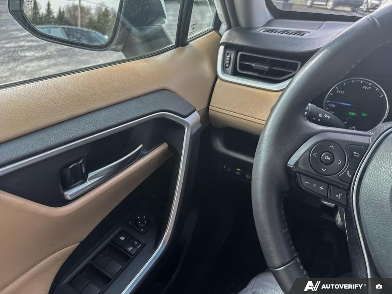 2021 Toyota RAV4 Hybrid XLE Photo