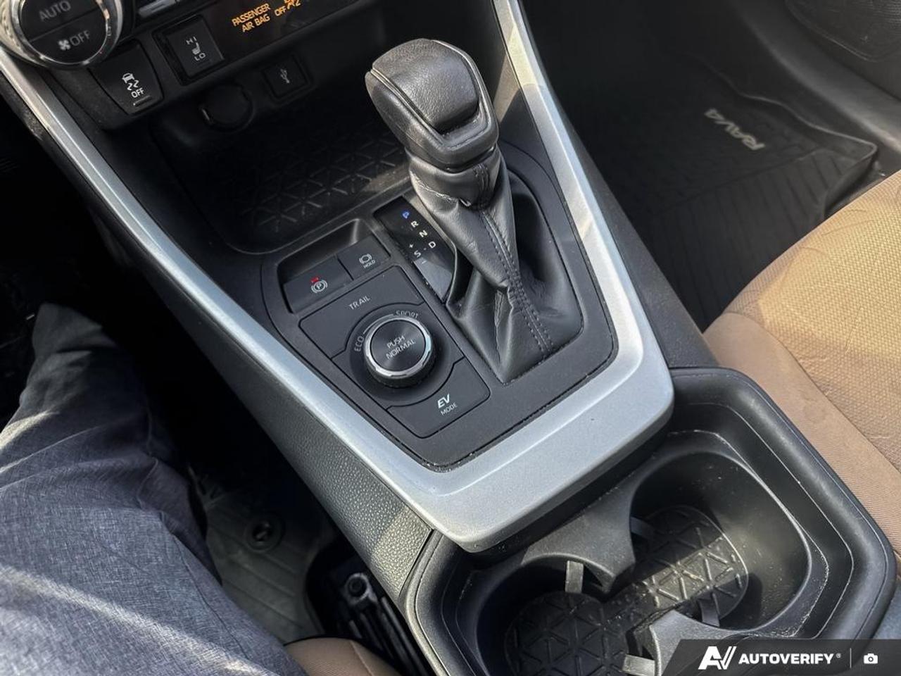 2021 Toyota RAV4 Hybrid XLE Photo