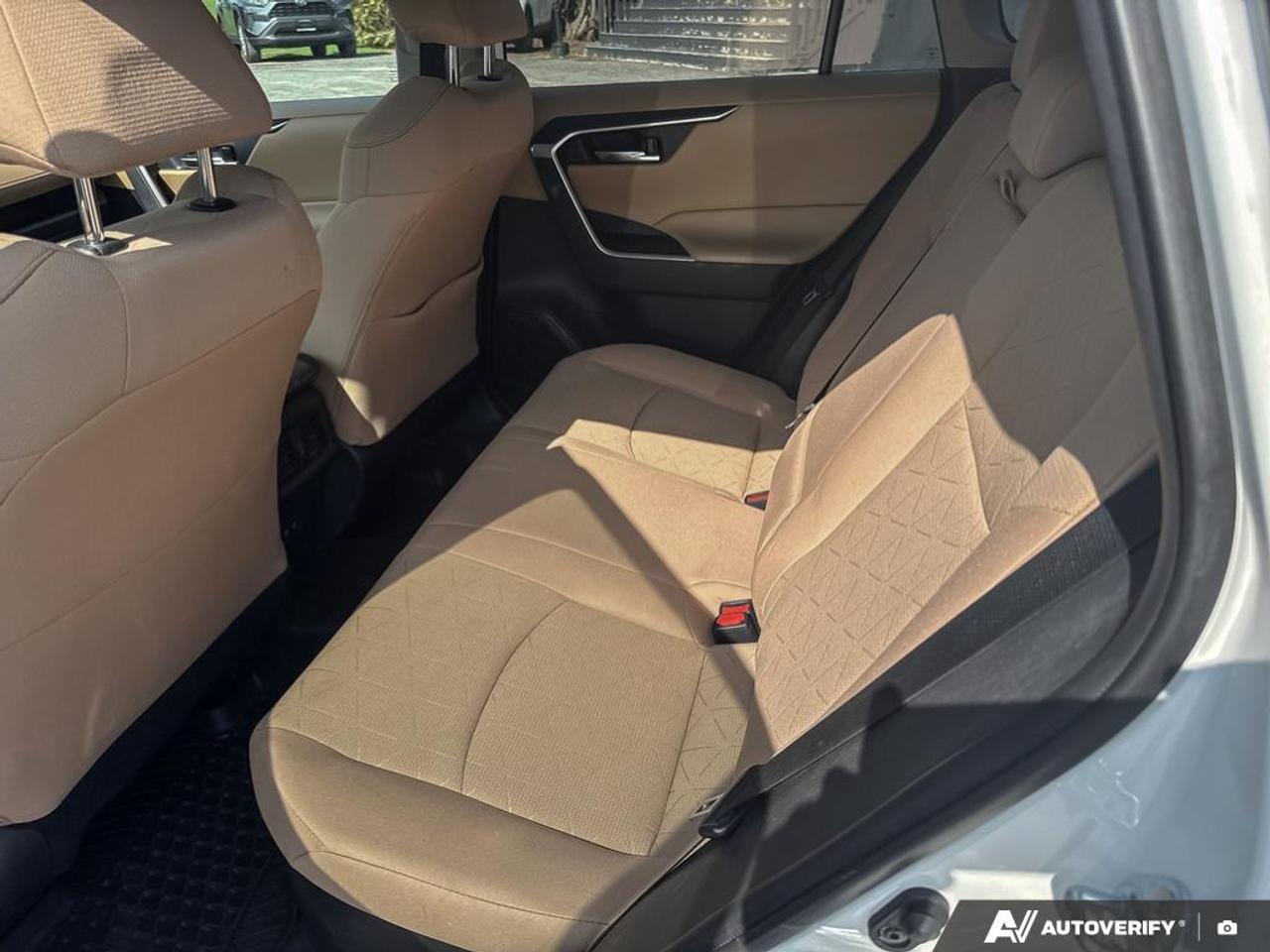 2021 Toyota RAV4 Hybrid XLE Photo