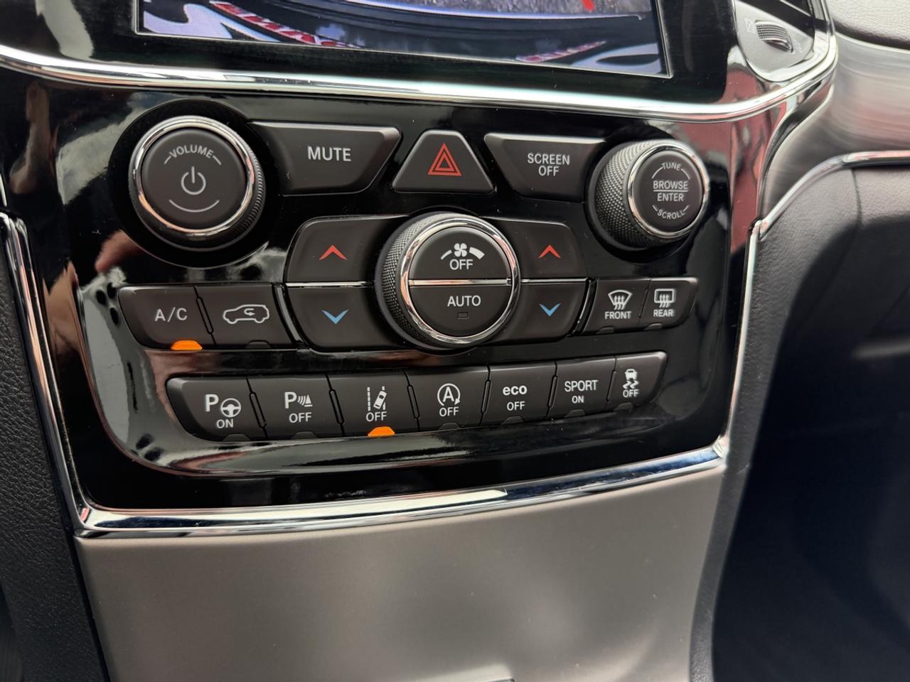 2020 Jeep Grand Cherokee LIMITED 4X4 Photo
