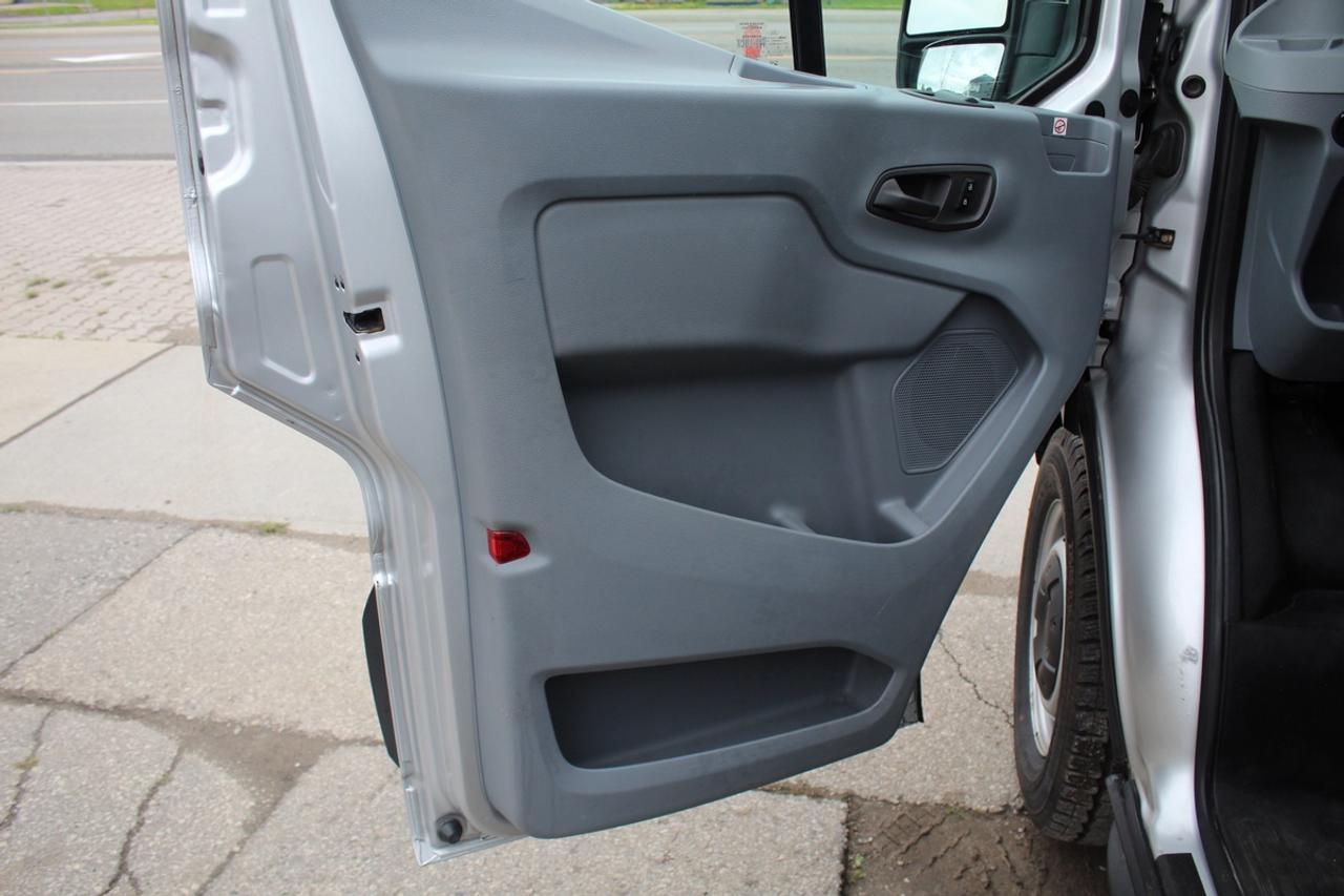 2019 Ford Transit T 150 Low Roof 130" Camera Remote starter Divider Photo