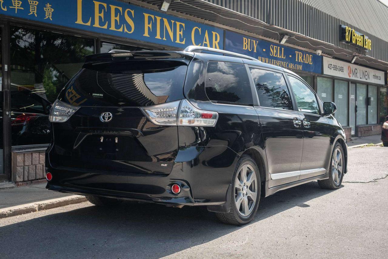 2017 Toyota Sienna SE 8-Passenger Photo