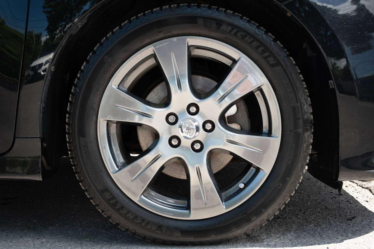 2017 Toyota Sienna SE 8-Passenger Photo