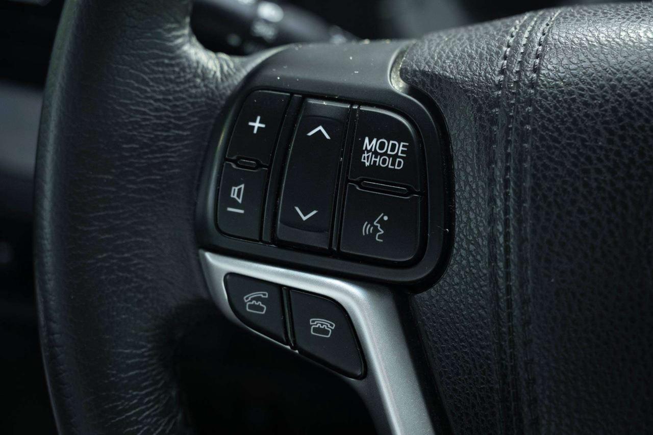 2017 Toyota Sienna SE 8-Passenger Photo