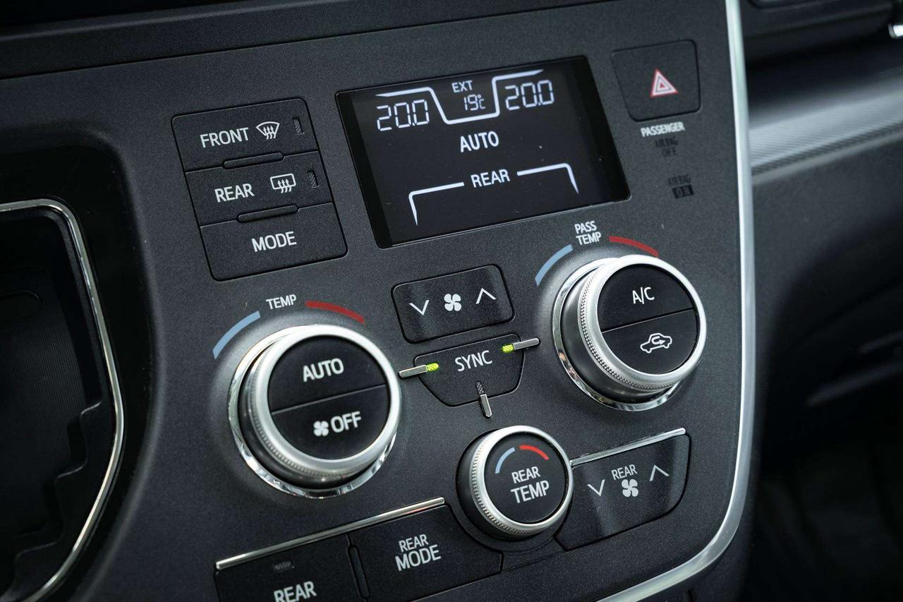 2017 Toyota Sienna SE 8-Passenger Photo